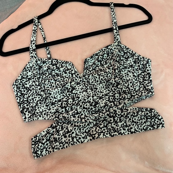 Cropped floral pattern top - Picture 1 of 1